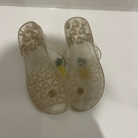 Old navy girl pineapple sandals size 1 - Picture 2 of 3